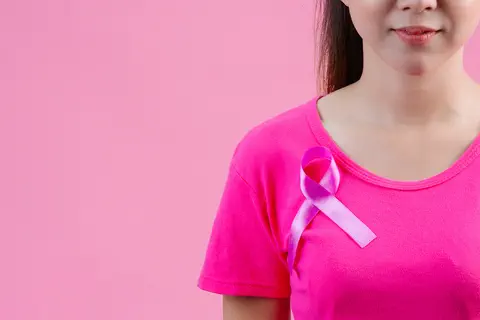 Hausse des cancers du sein avant 40 ans : faut-il abaisser l’âge du dépistage ?